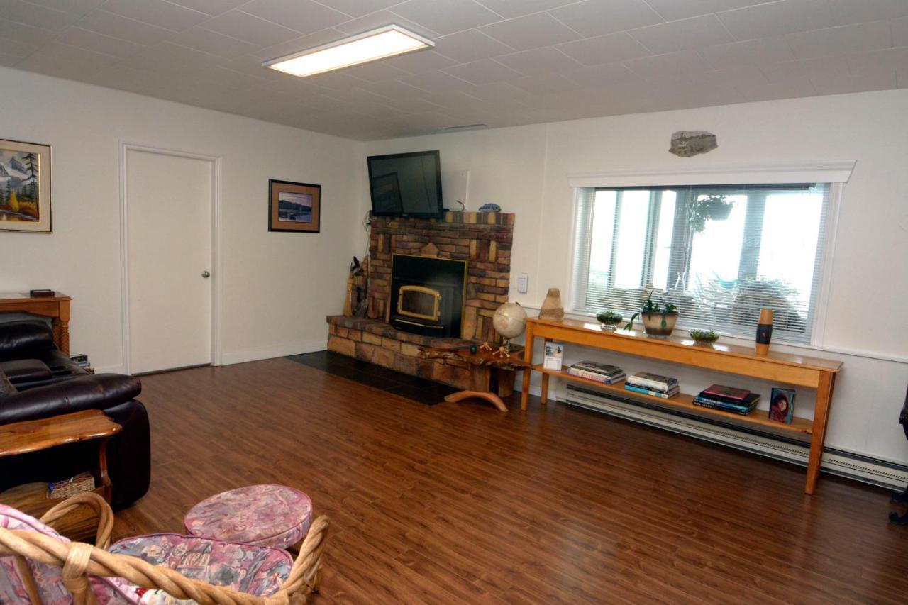 Oceanfront Paradise Comox Exterior foto